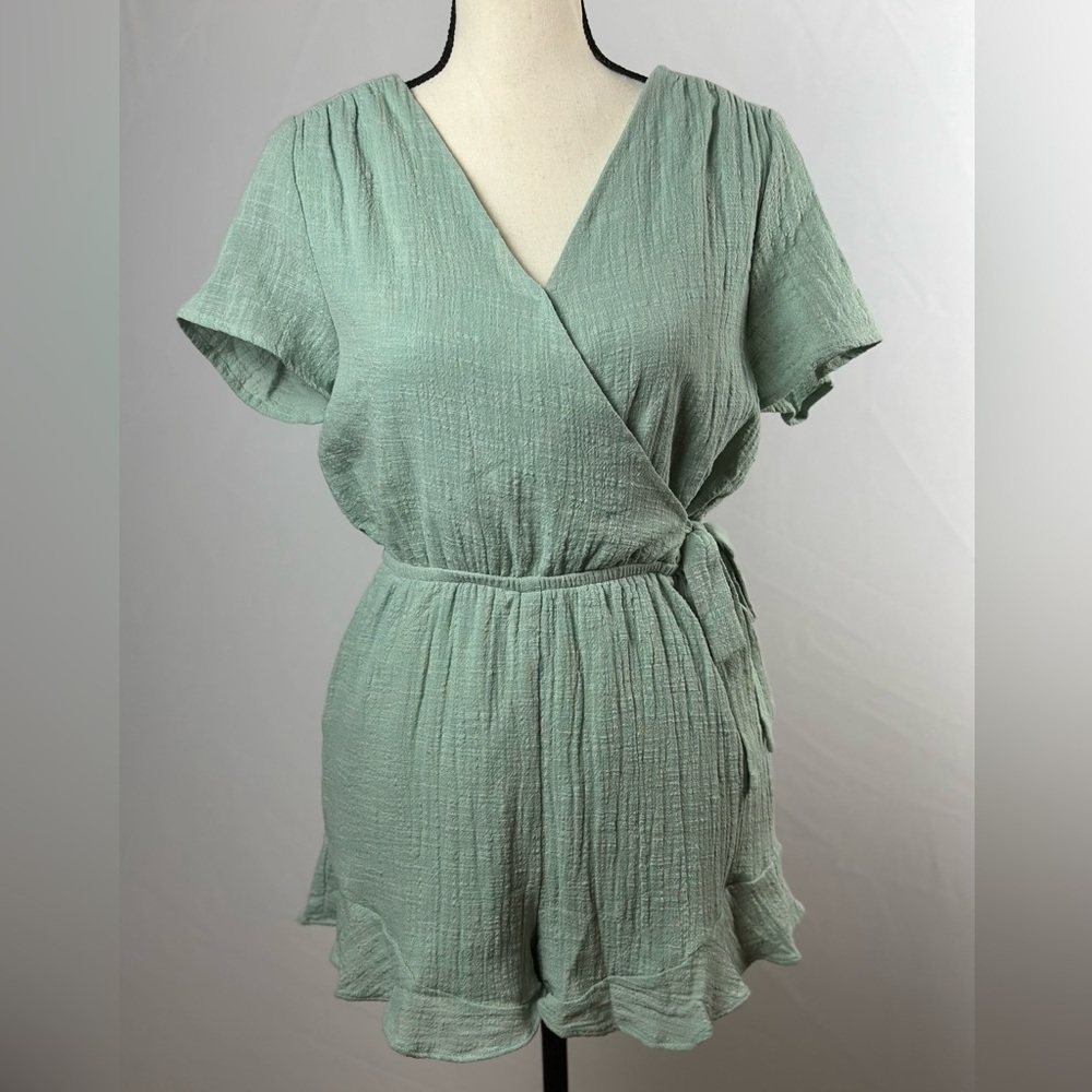 GIBSONLOOK NWT green V-neck romper - size small